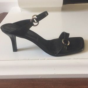 Bandolino Black Leather Sandals.